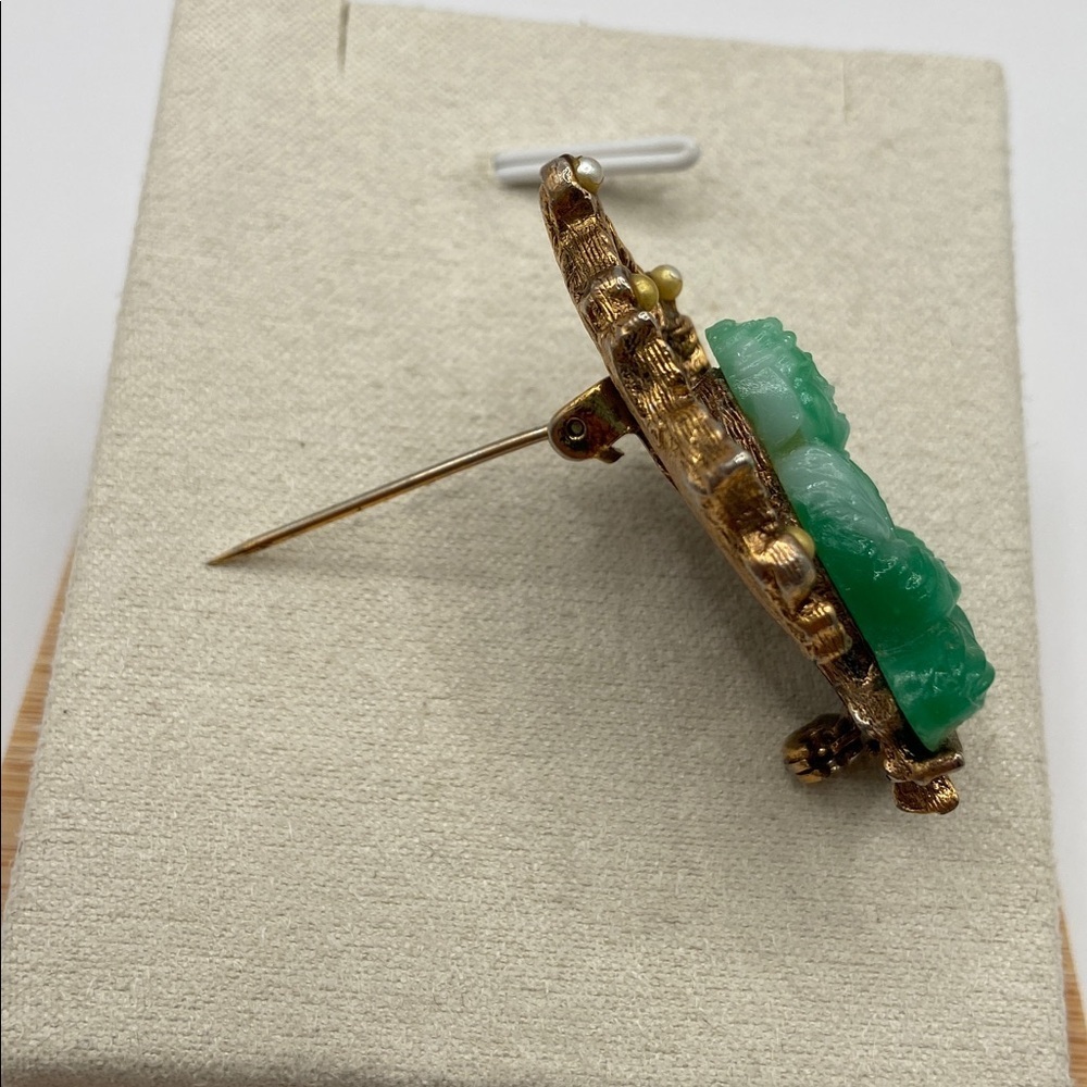 Vintage Green Jade Resin Gold Plated Faux Pearl Budha Brooch Pin - Picture 6 of 8